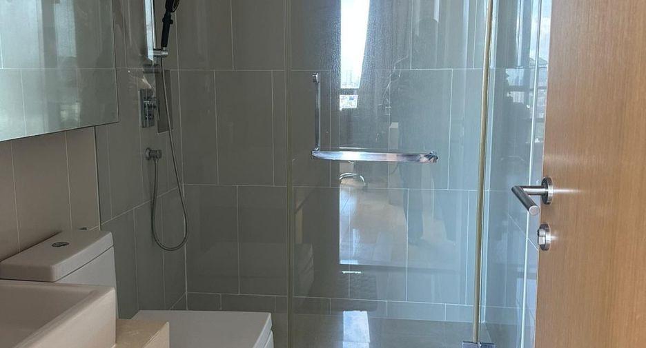 For sale 3 bedrooms condo in Khlong Toei, Bangkok