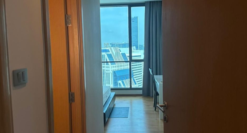 For sale 3 bedrooms condo in Khlong Toei, Bangkok
