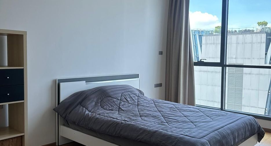 For sale 3 bedrooms condo in Khlong Toei, Bangkok