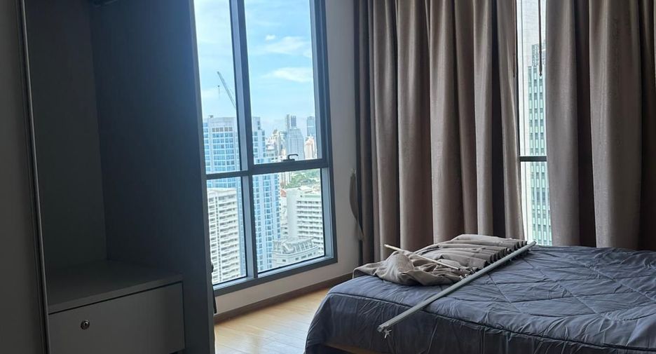 For sale 3 bedrooms condo in Khlong Toei, Bangkok