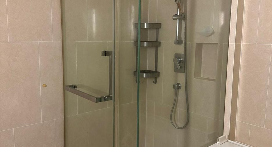 For sale 3 bedrooms condo in Khlong Toei, Bangkok