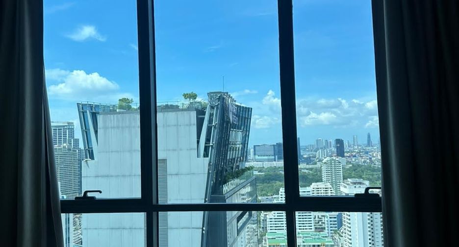 For sale 3 bedrooms condo in Khlong Toei, Bangkok