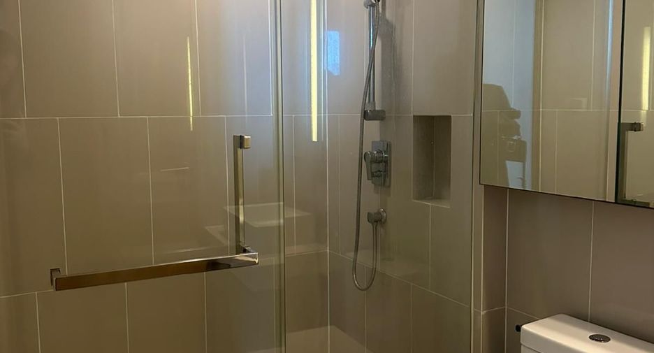 For sale 3 bedrooms condo in Khlong Toei, Bangkok