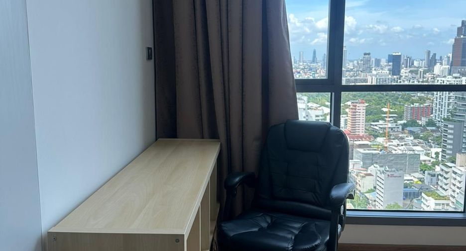 For sale 3 bedrooms condo in Khlong Toei, Bangkok