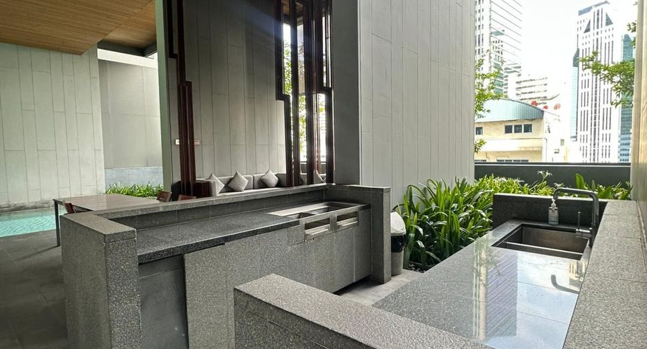 For sale 3 bedrooms condo in Khlong Toei, Bangkok