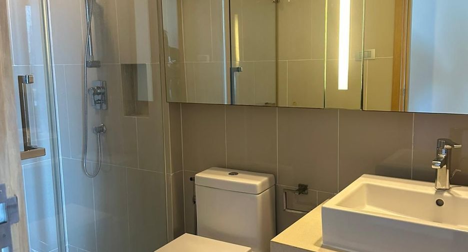 For sale 3 bedrooms condo in Khlong Toei, Bangkok