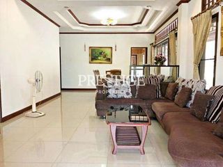 Casa en alquiler de 3 habitaciones en Bang Lamung, Chonburi