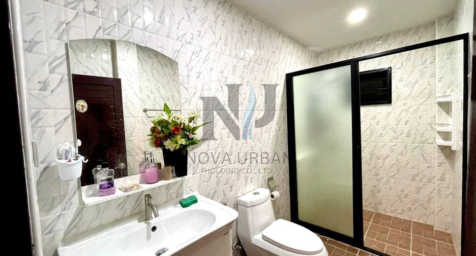 For rent 4 bedrooms villa in East Pattaya, Pattaya