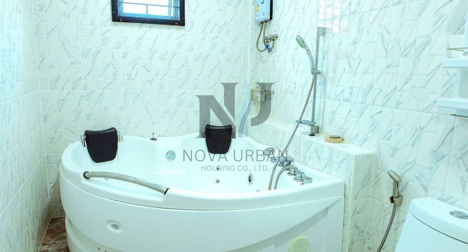 For rent 4 bedrooms villa in East Pattaya, Pattaya