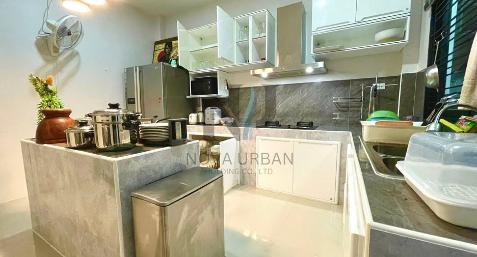 For rent 4 bedrooms villa in East Pattaya, Pattaya