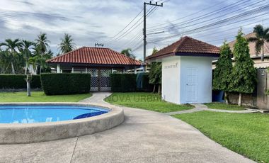 À louer et à vendre 5 chambres villa à East Pattaya, Pattaya