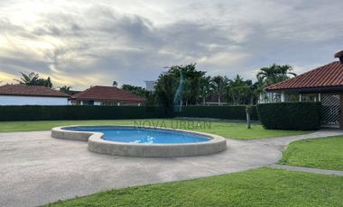 À louer et à vendre 5 chambres villa à East Pattaya, Pattaya