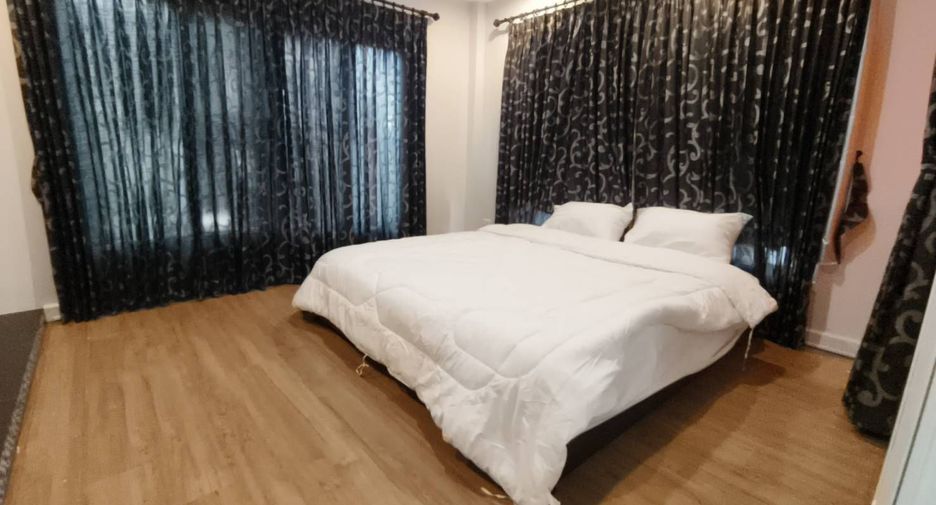 For rent 3 bedrooms villa in Saraphi, Chiang Mai