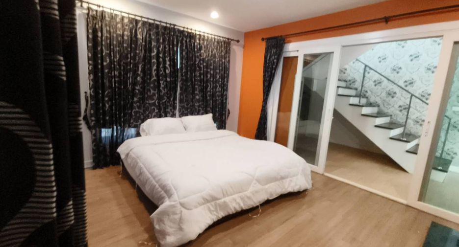 For rent 3 bedrooms villa in Saraphi, Chiang Mai