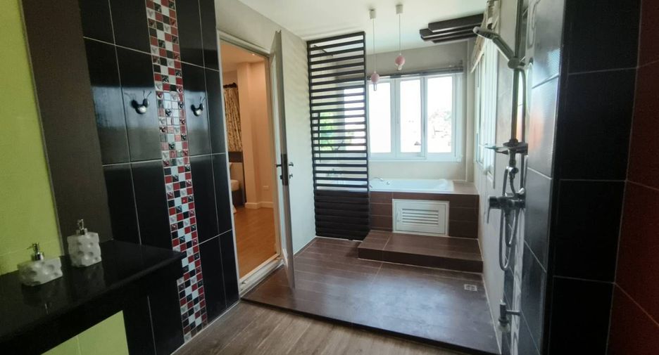 For rent 3 bedrooms villa in Saraphi, Chiang Mai