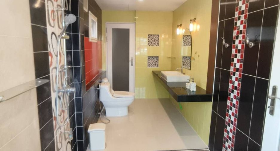 For rent 3 bedrooms villa in Saraphi, Chiang Mai