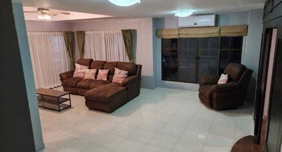 Аренда 3 спальни дом в Банг Ламунг, Чонбури