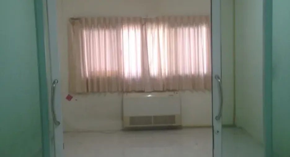 For rent 3 bedrooms townhouse in Yan Nawa, Bangkok