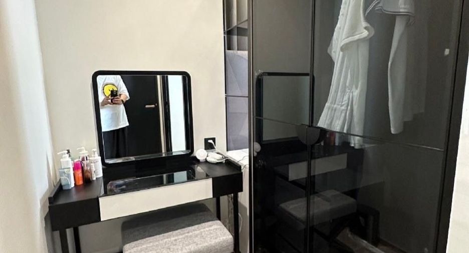 For rent 2 bedrooms condo in Khlong San, Bangkok
