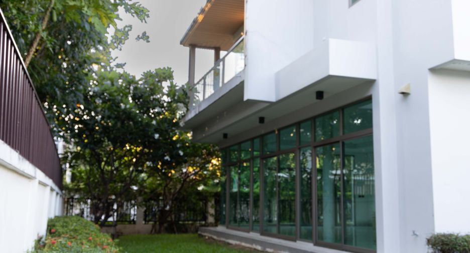 For sale 5 bedrooms house in Lat Krabang, Bangkok