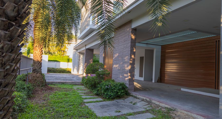 For sale 5 bedrooms house in Lat Krabang, Bangkok