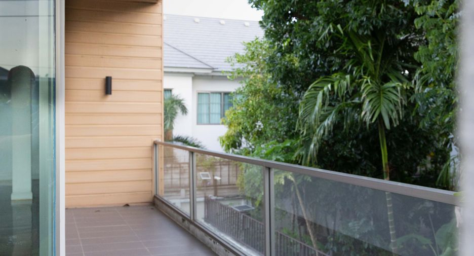 For sale 5 bedrooms house in Lat Krabang, Bangkok