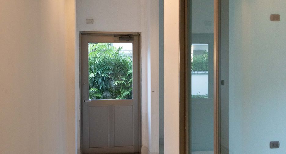 For sale 5 bedrooms house in Lat Krabang, Bangkok