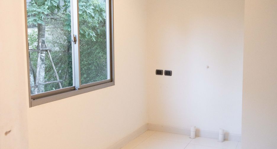 For sale 5 bedrooms house in Lat Krabang, Bangkok