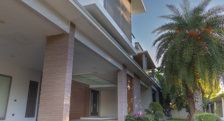 For sale 5 bedrooms house in Lat Krabang, Bangkok