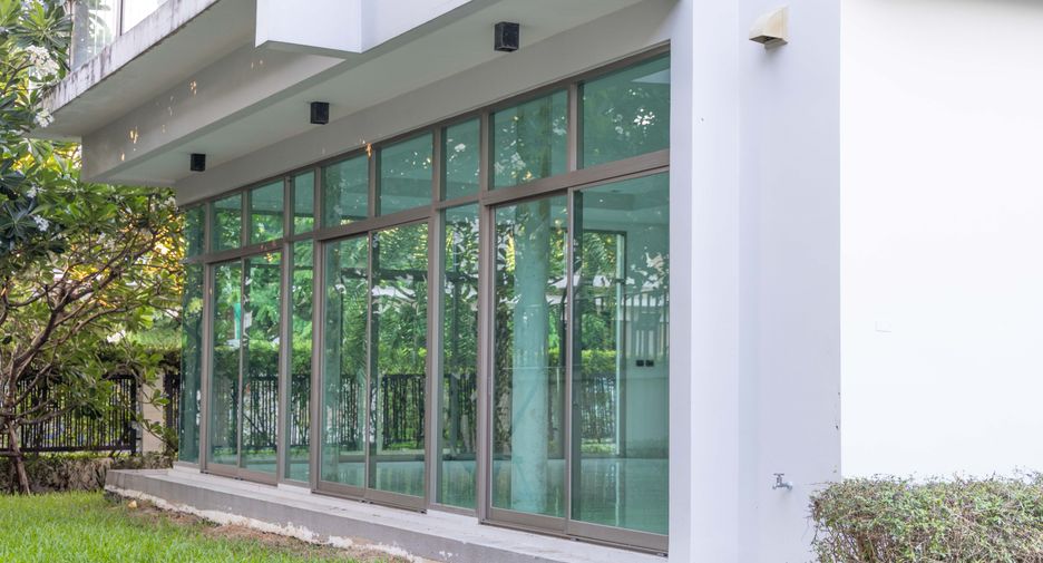 For sale 5 bedrooms house in Lat Krabang, Bangkok