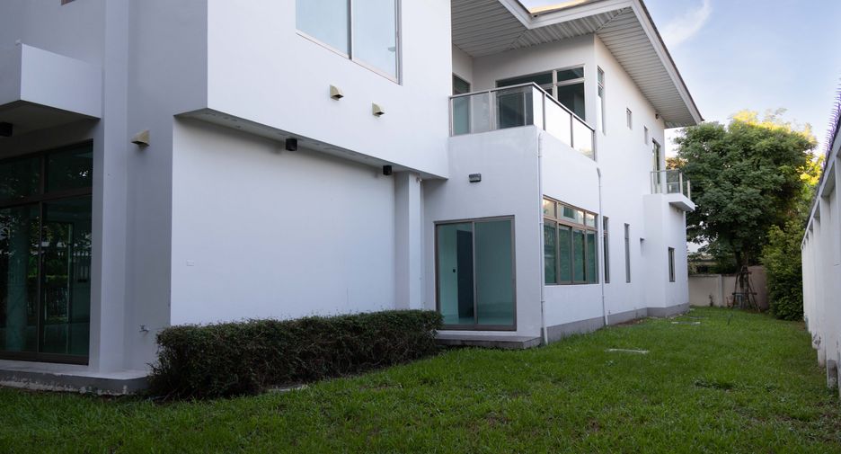For sale 5 bedrooms house in Lat Krabang, Bangkok