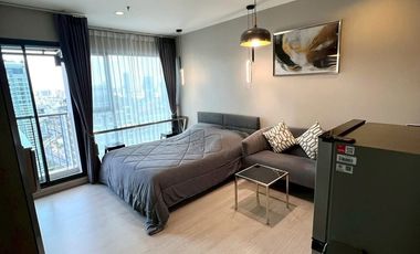 À louer studio condo à Huai Khwang, Bangkok