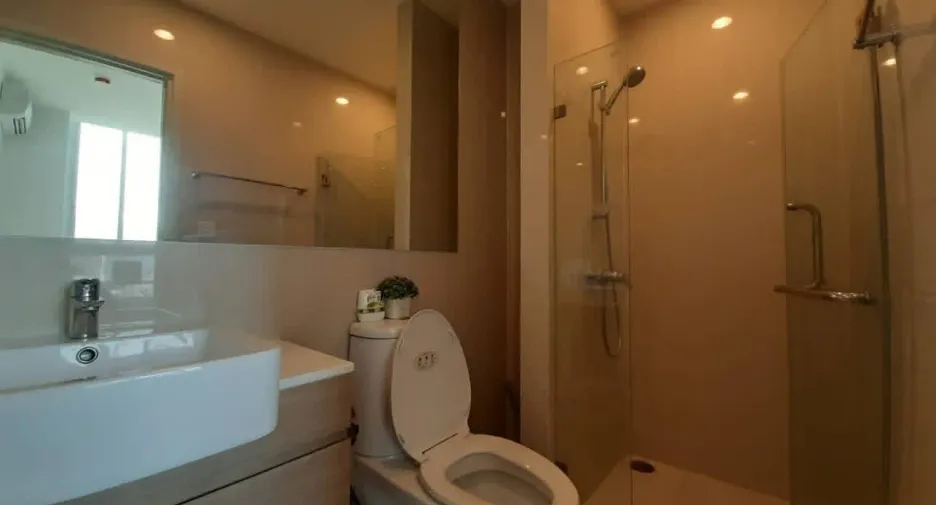 Wohnung zur Miete mit 1 Zimmer in Huai Khwang, Bangkok