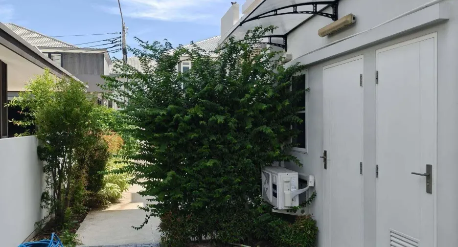 For sale and for rent 4 bedrooms house in Bang Phli, Samut Prakan