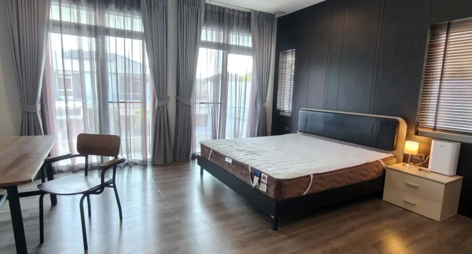 For sale and for rent 4 bedrooms house in Bang Phli, Samut Prakan