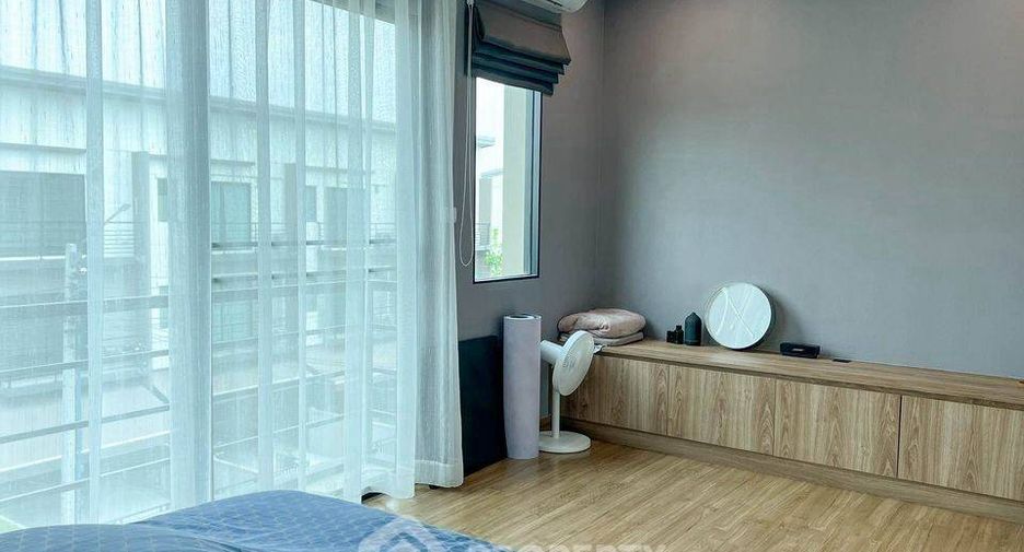 Casa en alquiler y en venta de 3 habitaciones en Bang Khen, Bangkok
