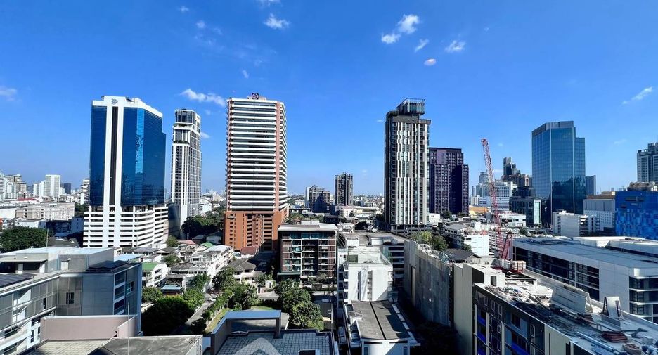Condo en alquiler de 1 habitaciones en Khlong Toei, Bangkok
