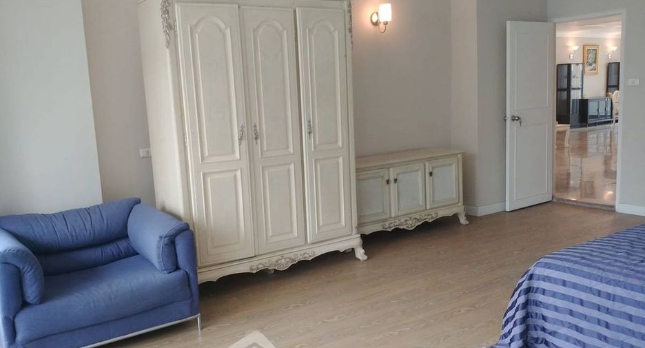 Condo en alquiler de 4 habitaciones en Khlong Toei, Bangkok