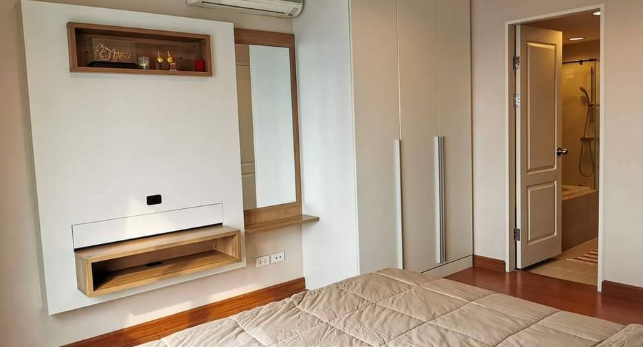 Wohnung zur Miete mit 3 Zimmer in Huai Khwang, Bangkok