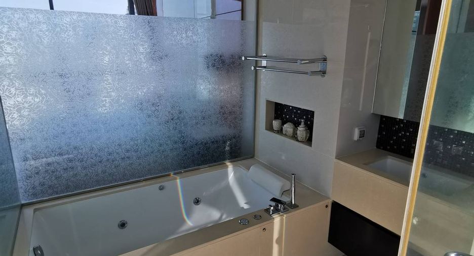 Condo en alquiler de 2 habitaciones en Khlong Toei, Bangkok