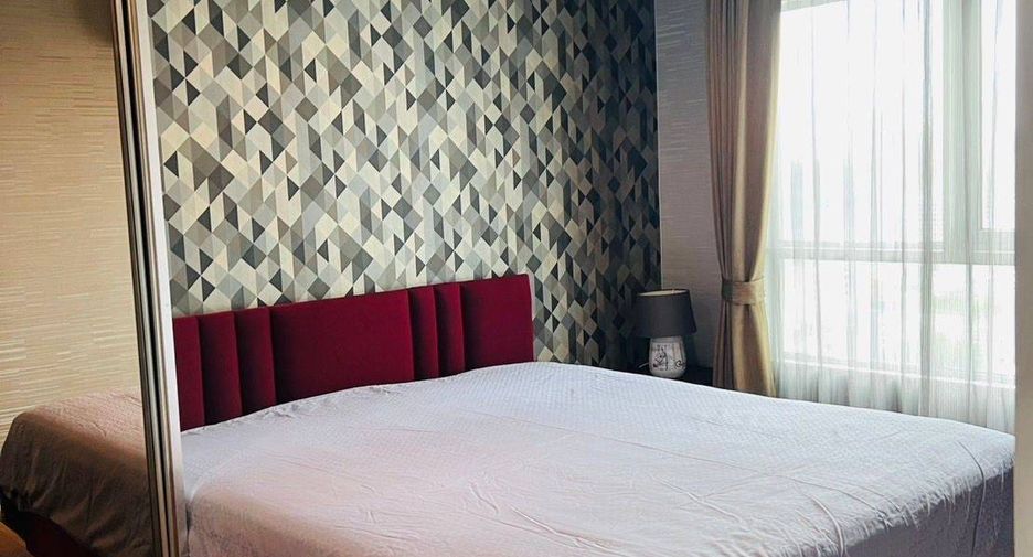 For rent 2 bedrooms condo in Huai Khwang, Bangkok