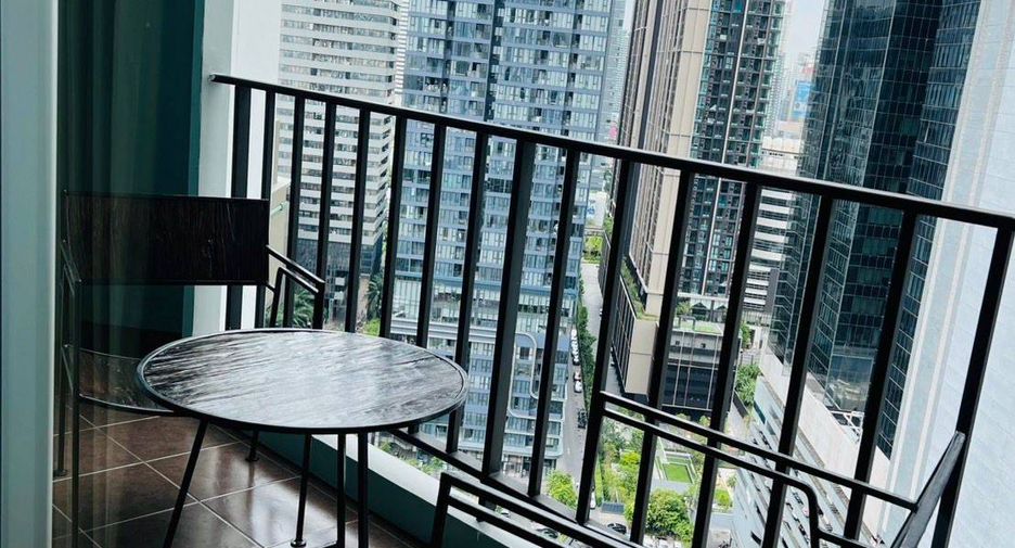 For rent 2 bedrooms condo in Huai Khwang, Bangkok