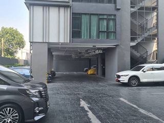 出租 2 卧室 公寓 在 Wang Thong Lang, 曼谷