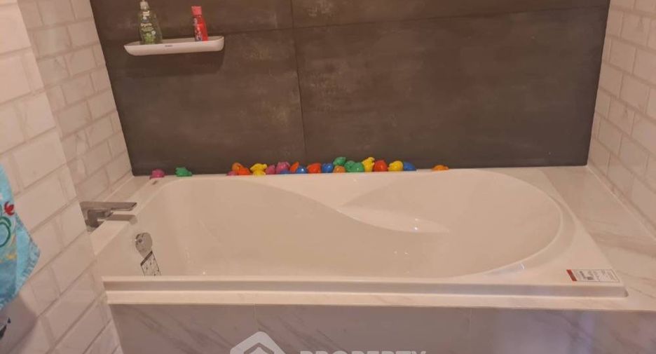 For rent 2 bedrooms condo in Wang Thonglang, Bangkok