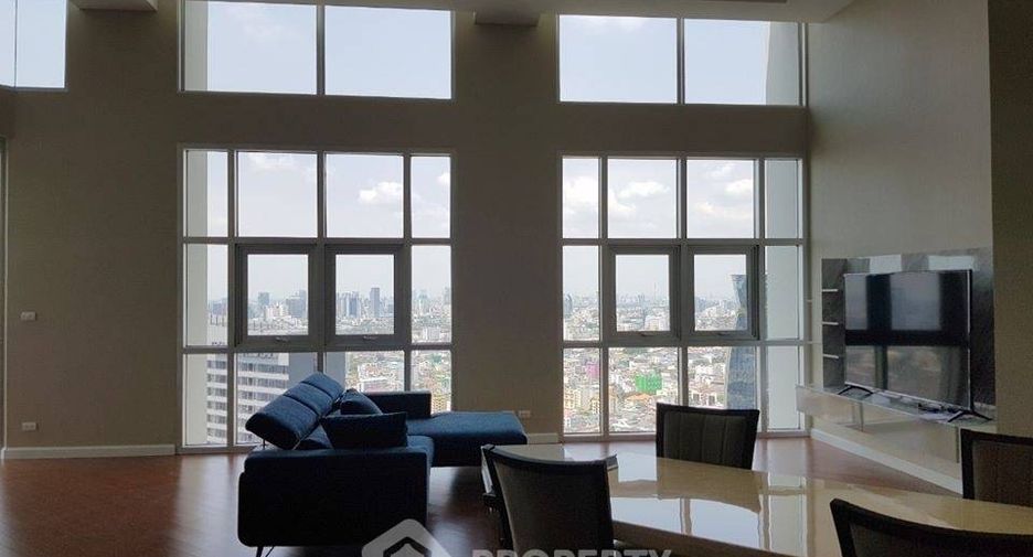 For rent 3 bedrooms condo in Huai Khwang, Bangkok