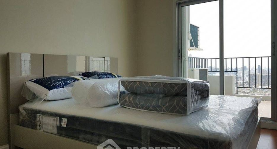 For rent 3 bedrooms condo in Huai Khwang, Bangkok