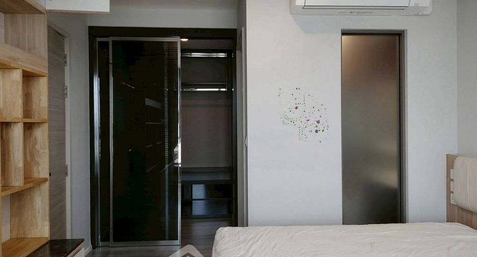 For rent 2 bedrooms condo in Sathon, Bangkok