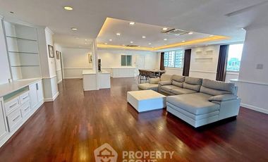 For rent 3 bedrooms condo in Khlong Toei, Bangkok