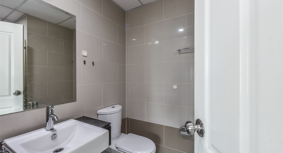 Condo en venta de 2 habitaciones en Yan Nawa, Bangkok