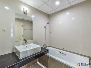 For sale 2 bedrooms condo in Yan Nawa, Bangkok